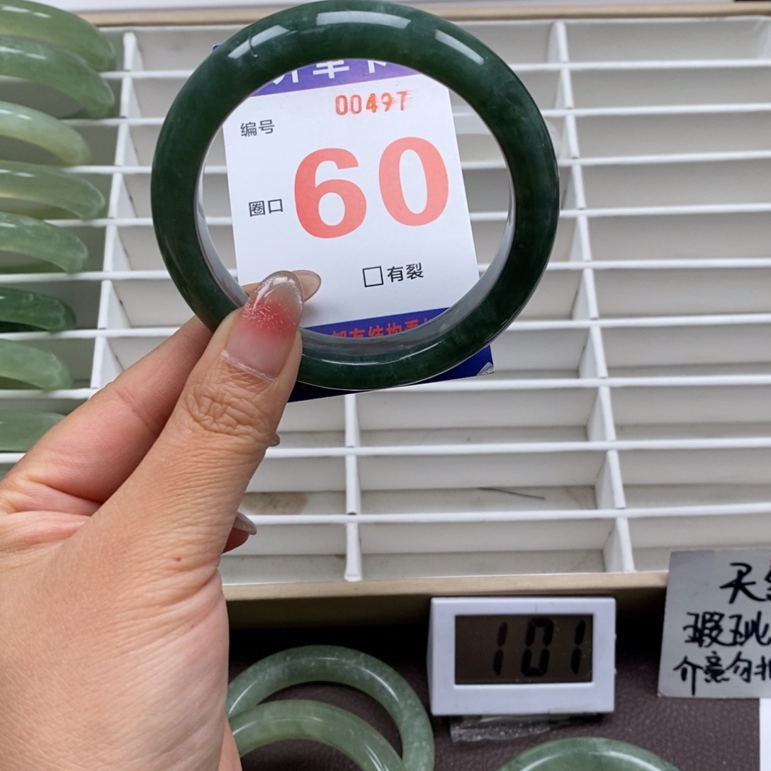 岫玉手镯未镶嵌我