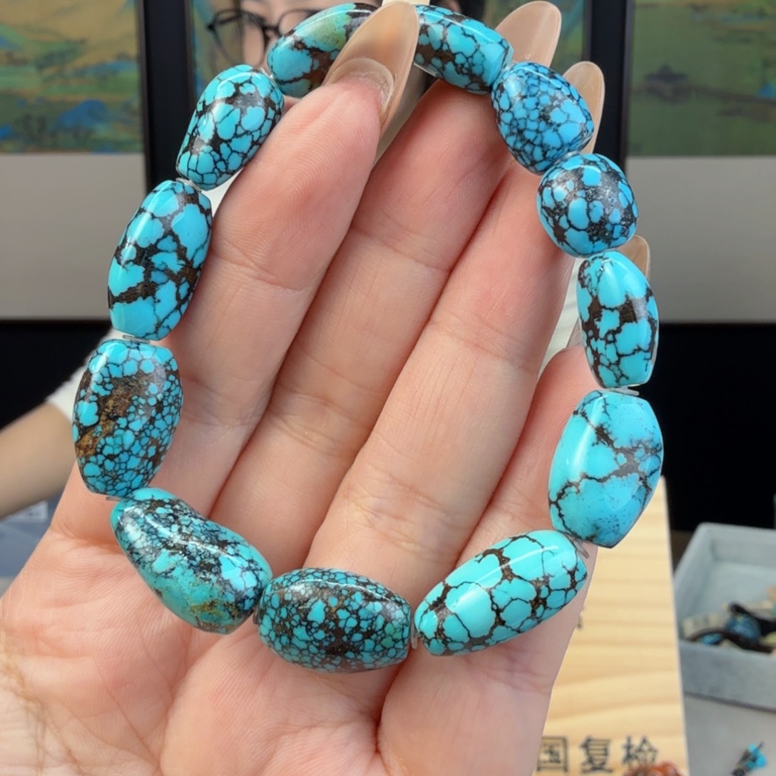 至***然绿松石未镶嵌珠宝奇石