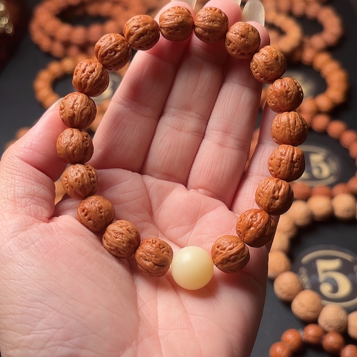 文玩核桃手串八棱