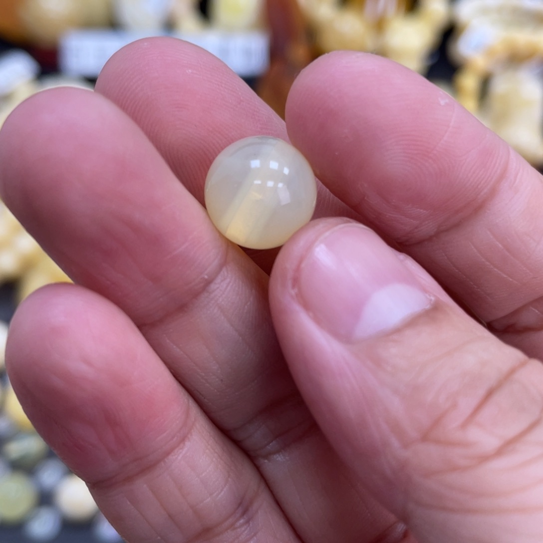 琥珀珠宝奇石未镶嵌12.6mm特色荧光 瑕疵