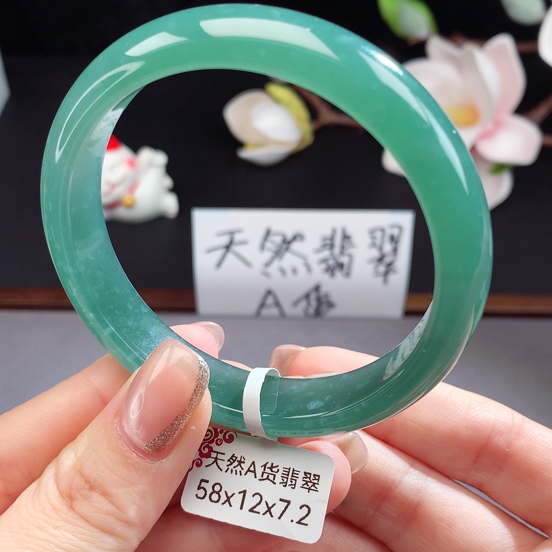 翡翠手镯（圆镯）未镶嵌