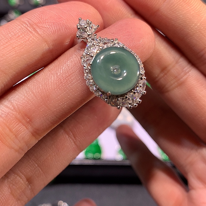 翡翠未镶嵌耳饰吊坠