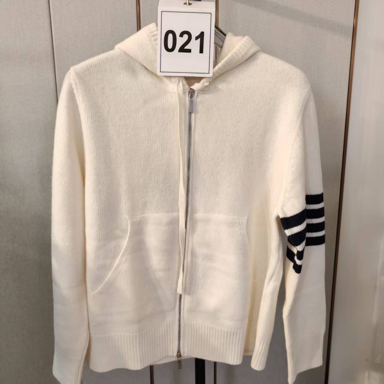 99新 THOMBROWNE TB时尚男款小狗连帽外套021 