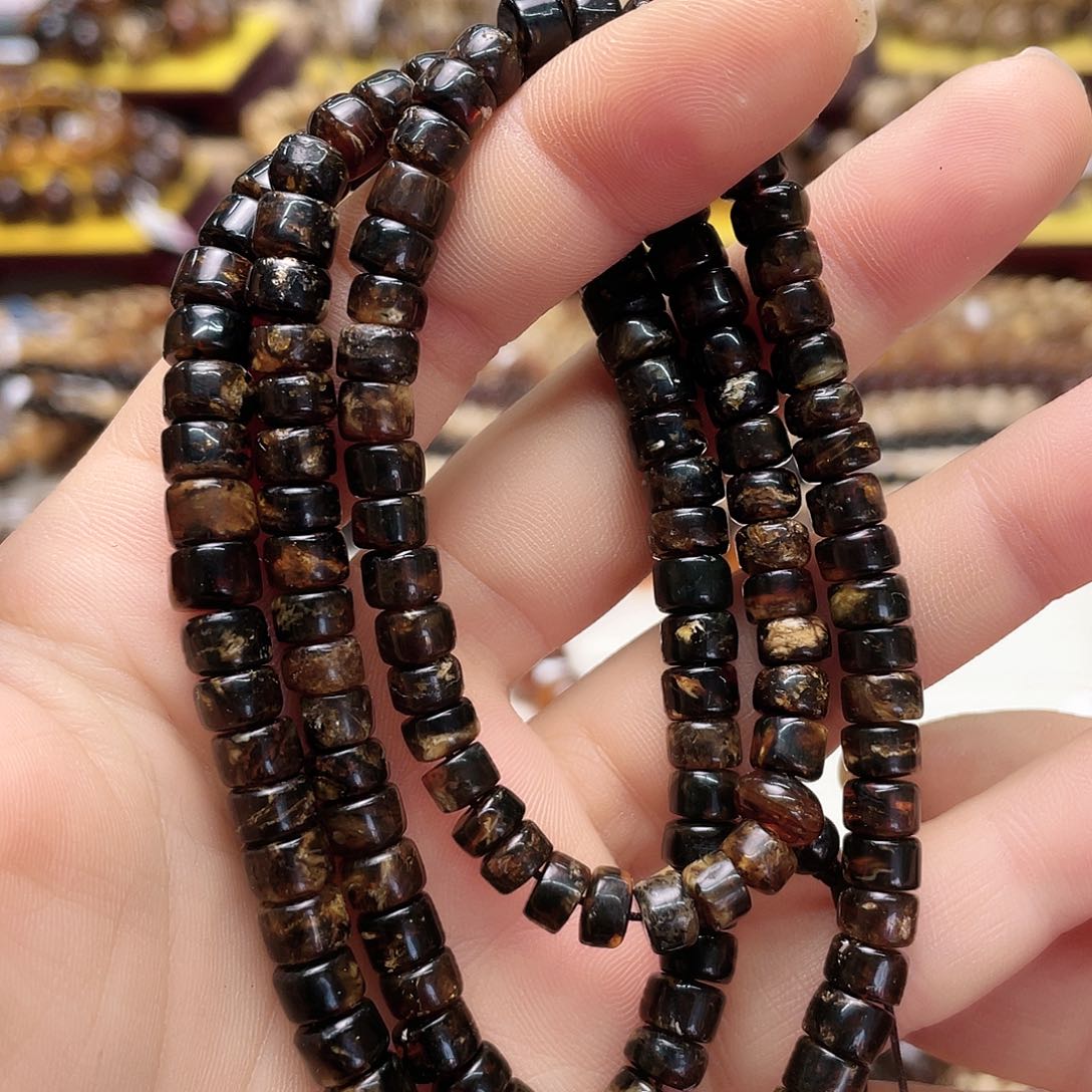 琥珀裸石未镶嵌六