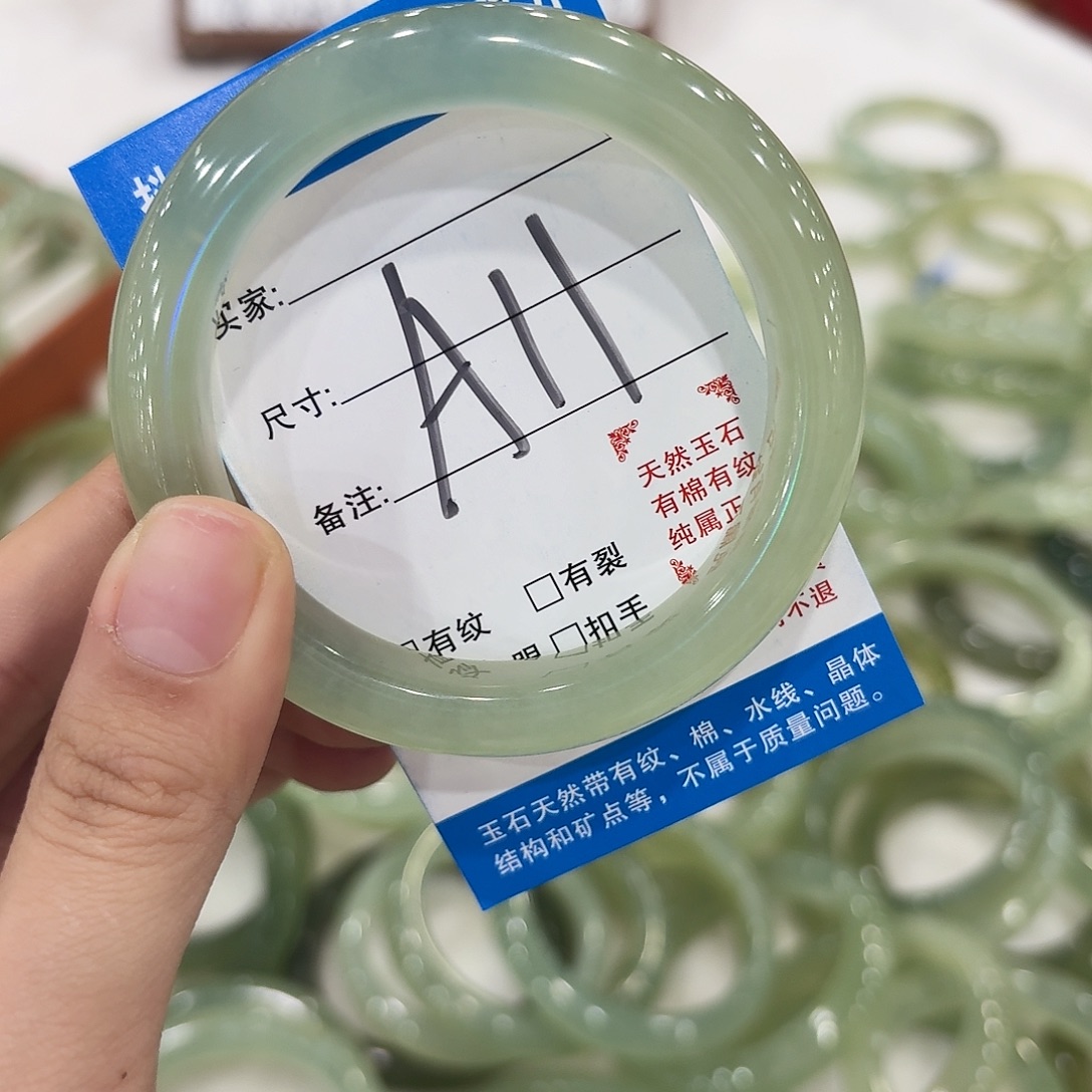 淡***陌蛇纹石玉未镶嵌手镯