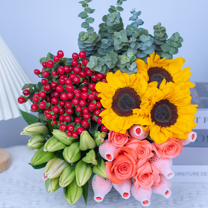 粉玫瑰+香水百合+红豆+向日葵+配草（粉丝+鲜花营养液）