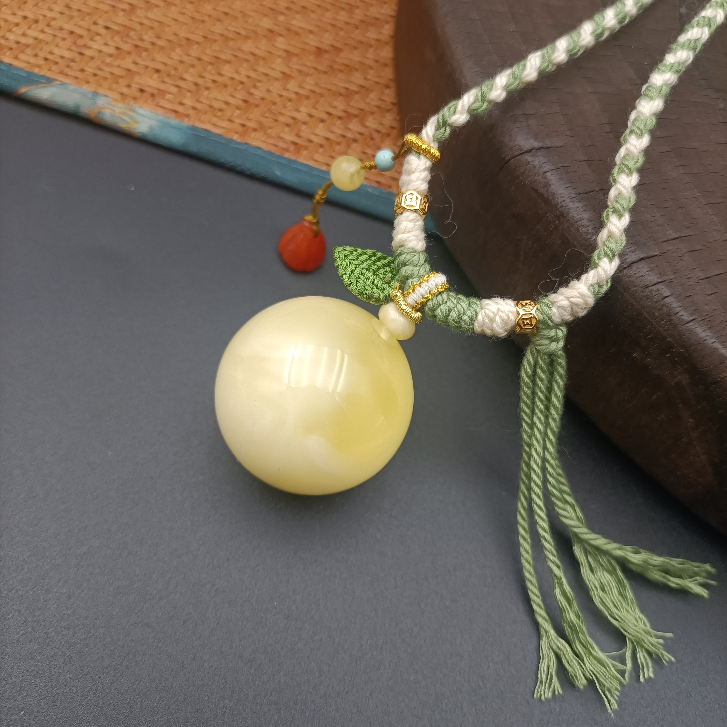天然琥珀蜜蜡白花蜡圆珠手工编绳毛衣链