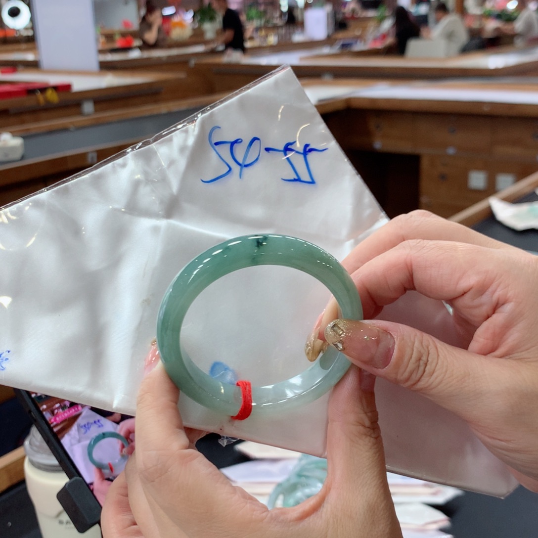 翡翠未镶嵌手镯买断