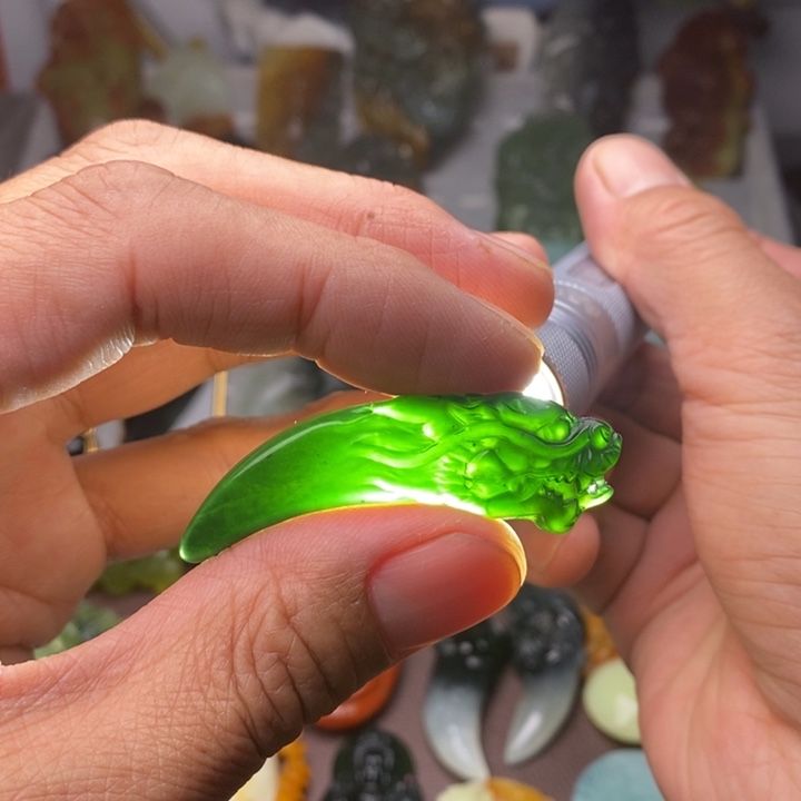 蛇纹石玉颈饰未镶嵌