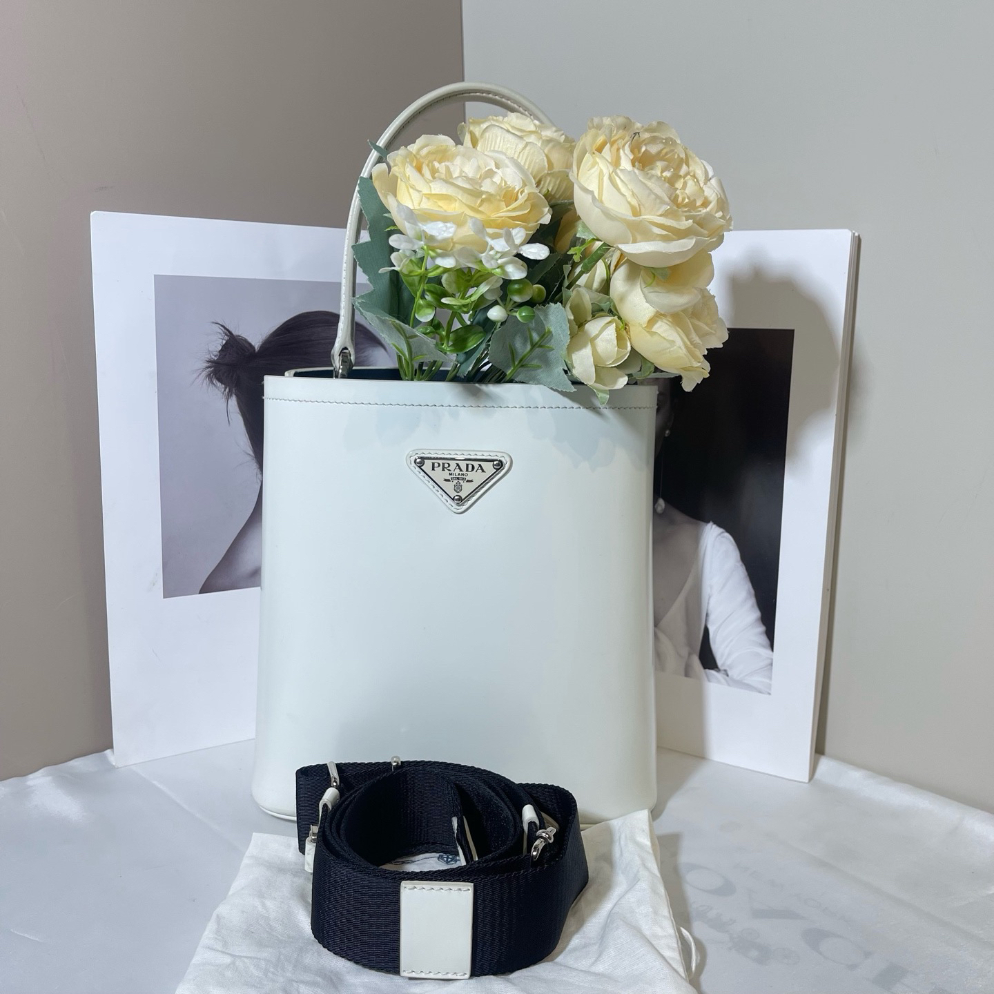 99新 Prada/普拉达 Prada普拉达 白色亮皮二合一水桶包 （缺小包）