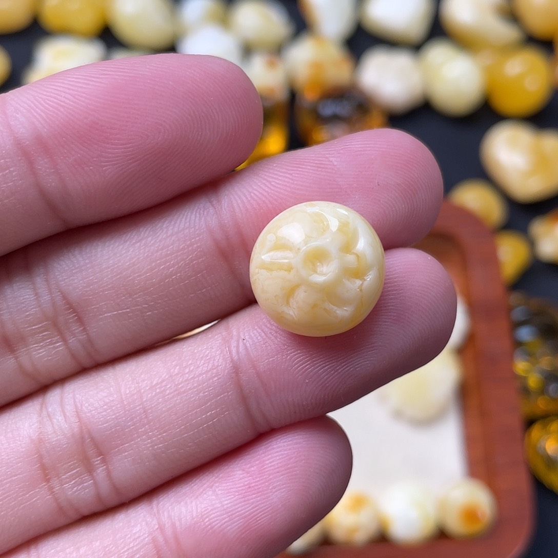 琥珀珠宝奇石未镶嵌