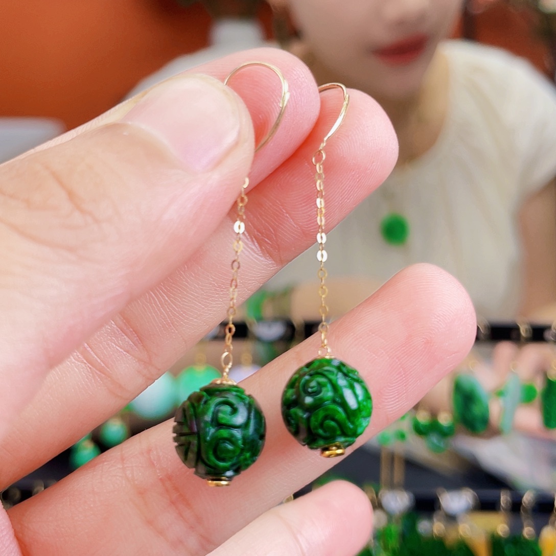 18K金镶嵌翡翠耳饰