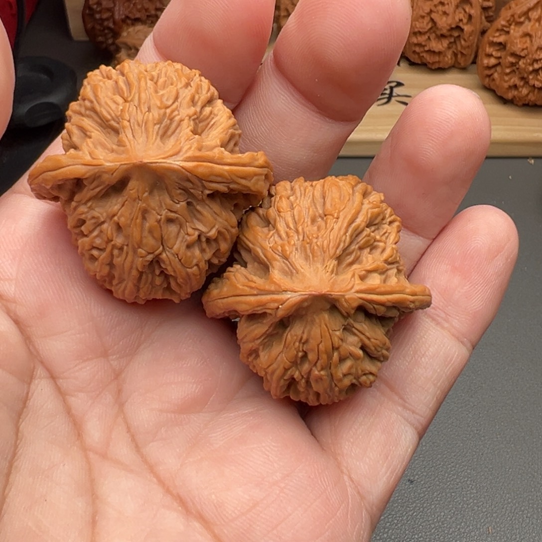 文玩核桃把件米文
