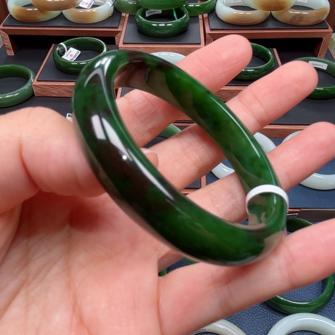 未镶嵌手镯和田玉（碧玉）5152