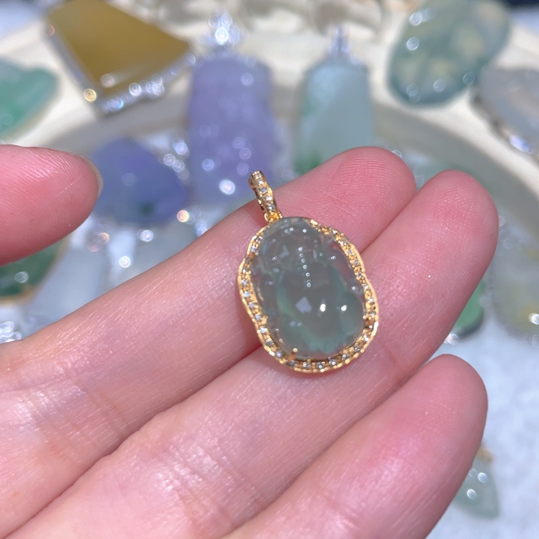 翡翠颈饰18K金镶嵌翡翠