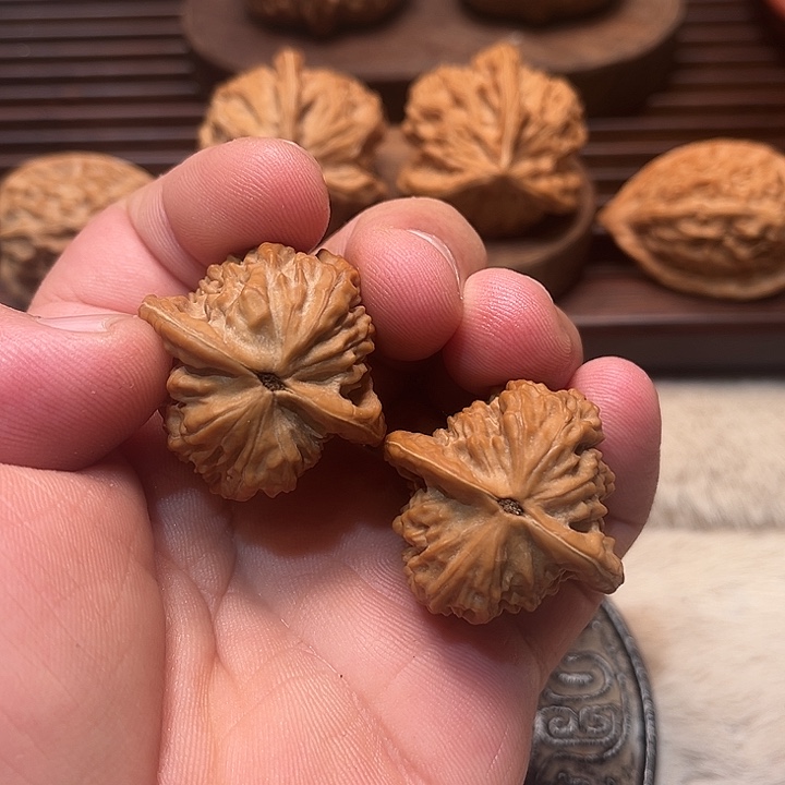 零***费文玩核桃吊坠大红袍