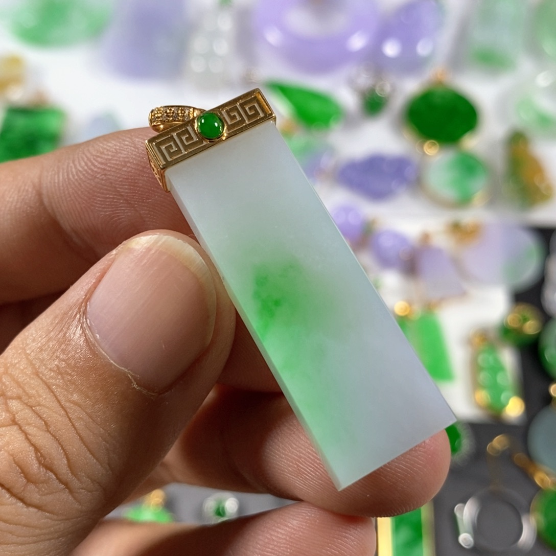 翡翠颈饰18K金镶嵌翡翠