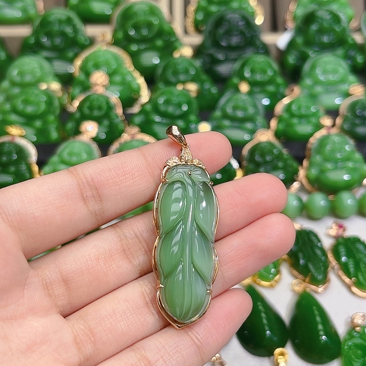 和田玉（碧玉）颈饰18K金镶嵌