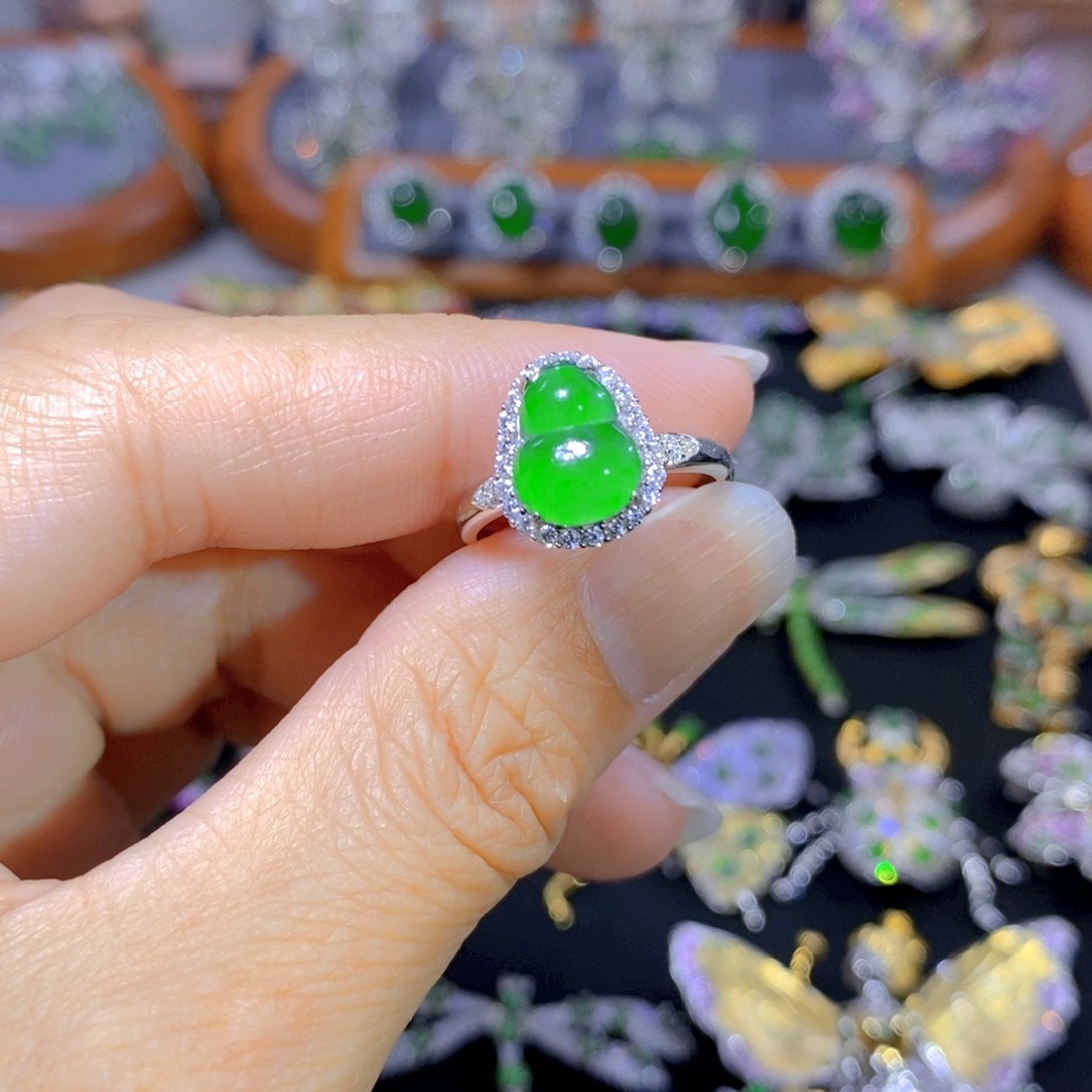 翡翠颈饰银S925镶嵌天然翡翠 