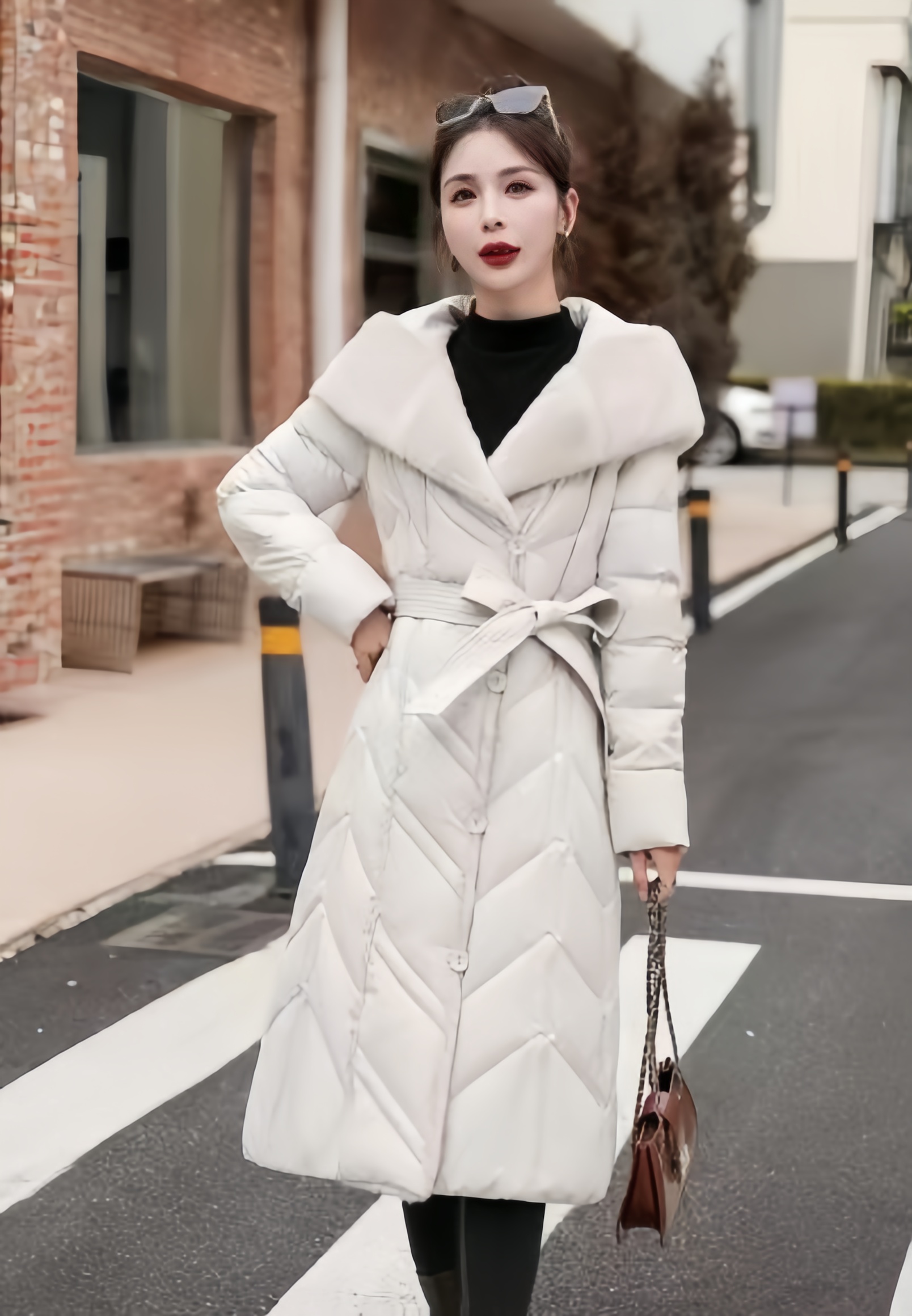 2024新款女长款过膝设计感收腰洋气保暖外套棉衣连帽时尚显瘦