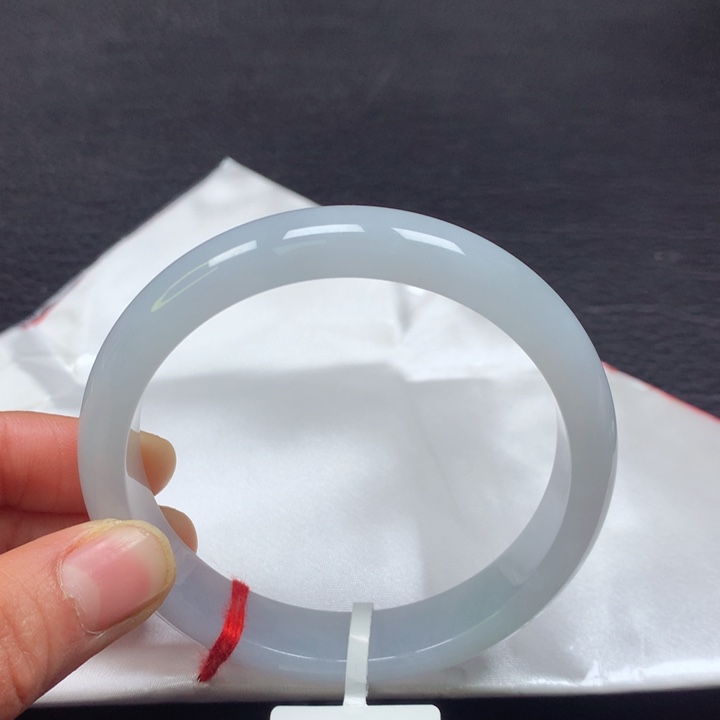 翡翠手镯未镶嵌61圈