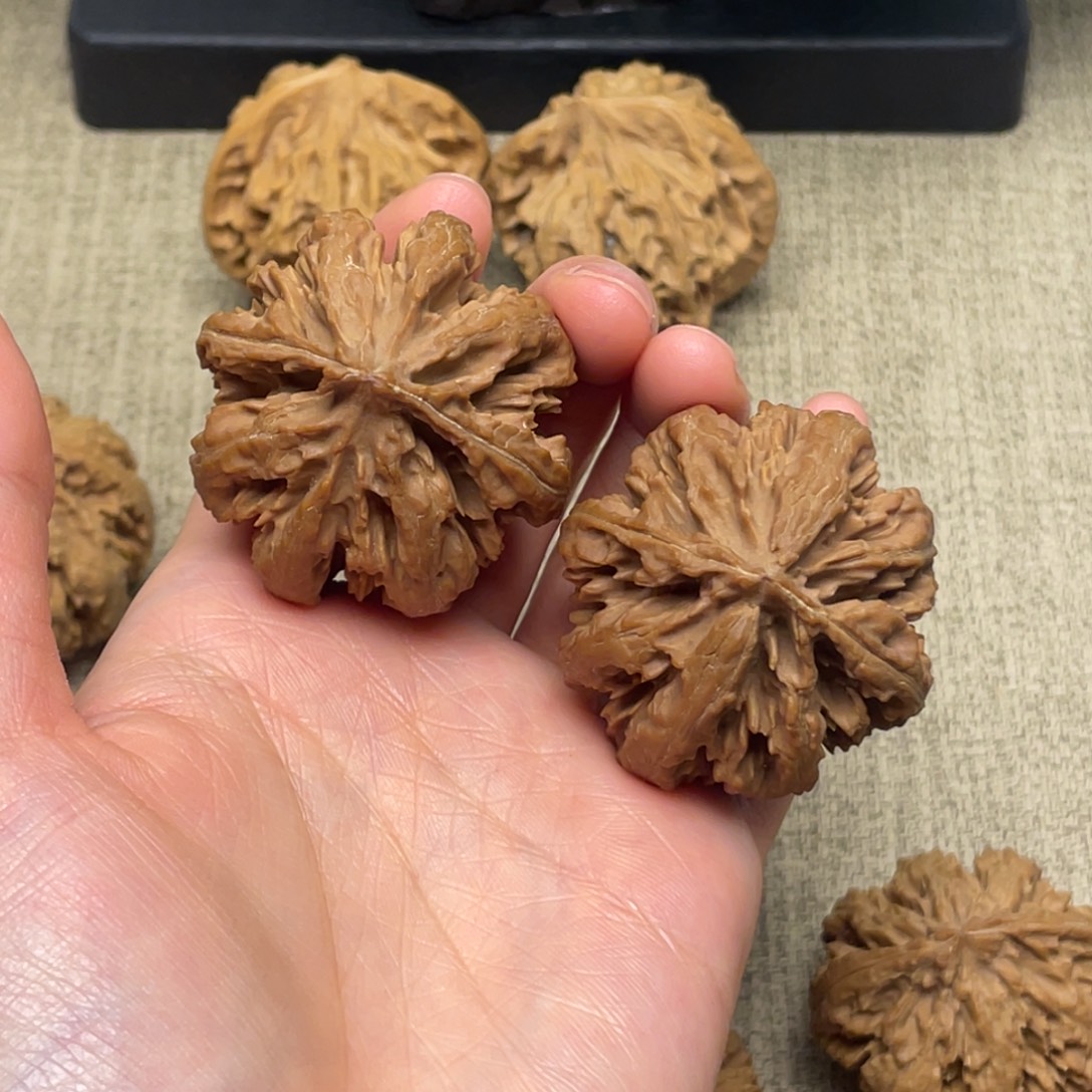 鱼***泪把件文玩核桃秦岭核桃27号