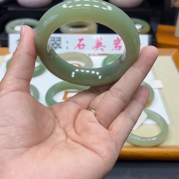 未镶嵌手镯石英质玉小*