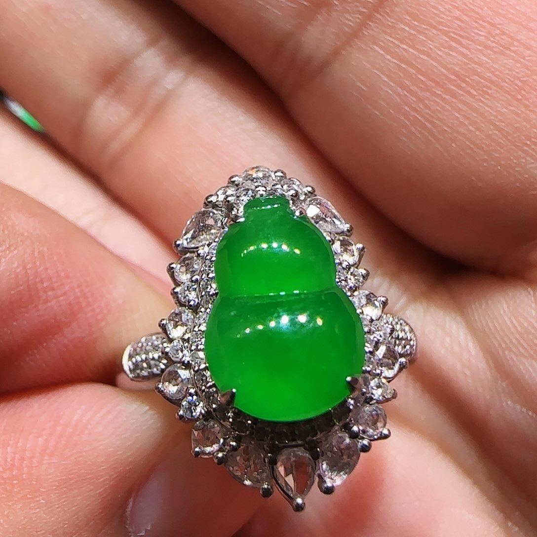 翡翠18K金镶嵌戒指