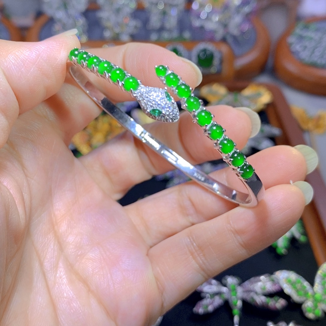 翡翠颈饰银S925镶嵌天然翡翠