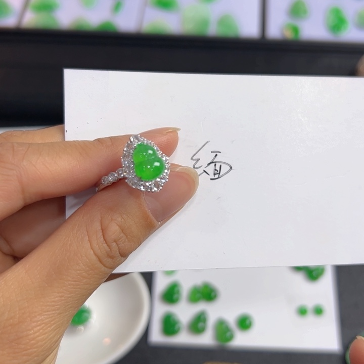 翡翠颈饰18K金镶嵌葫芦