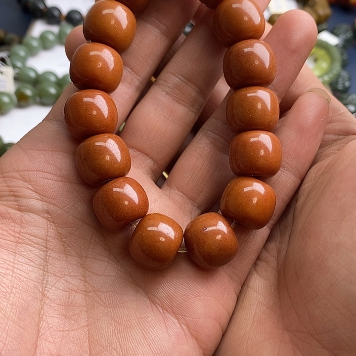 未镶嵌透闪石质玉珠宝奇石