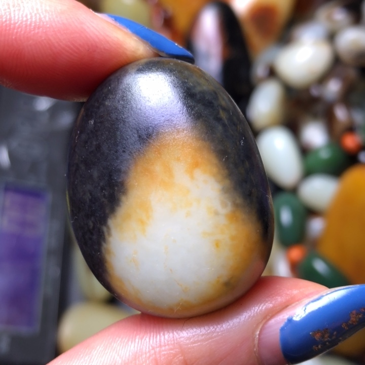 和田玉（翠青玉）未镶嵌珠宝奇石