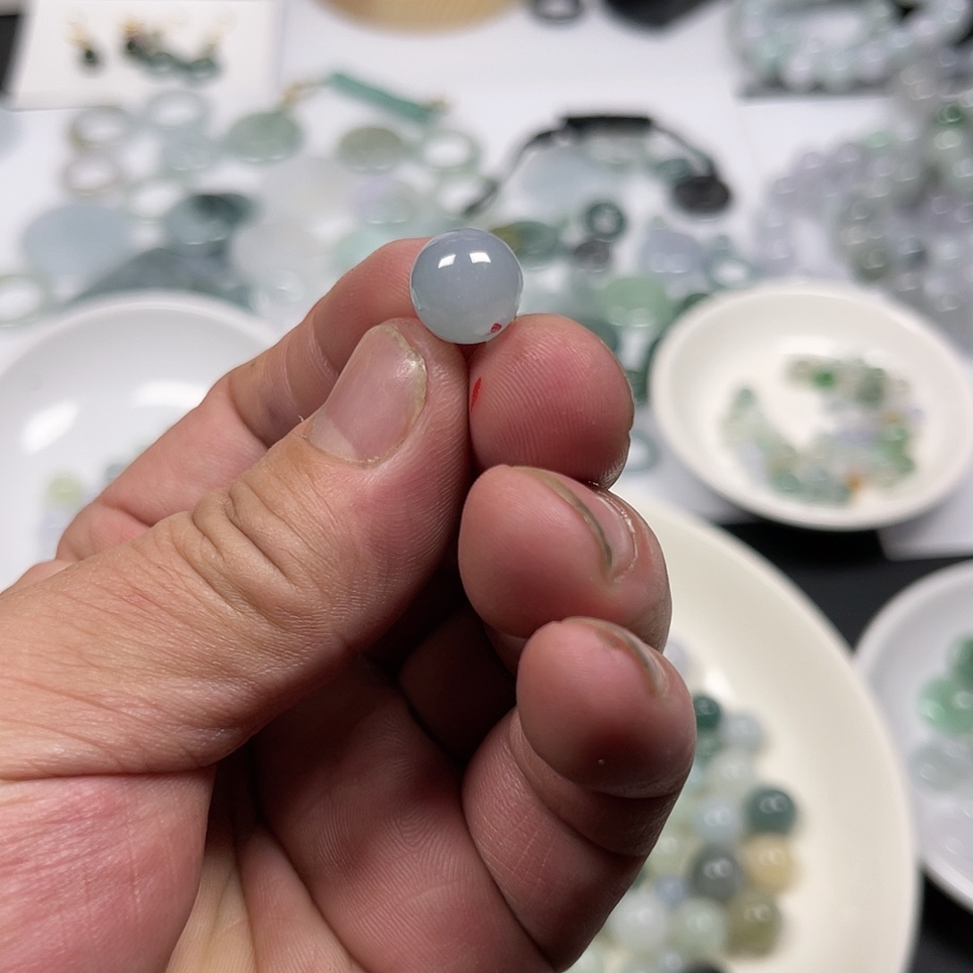 翡翠未镶嵌吊坠(不含链)卡10的天空蓝