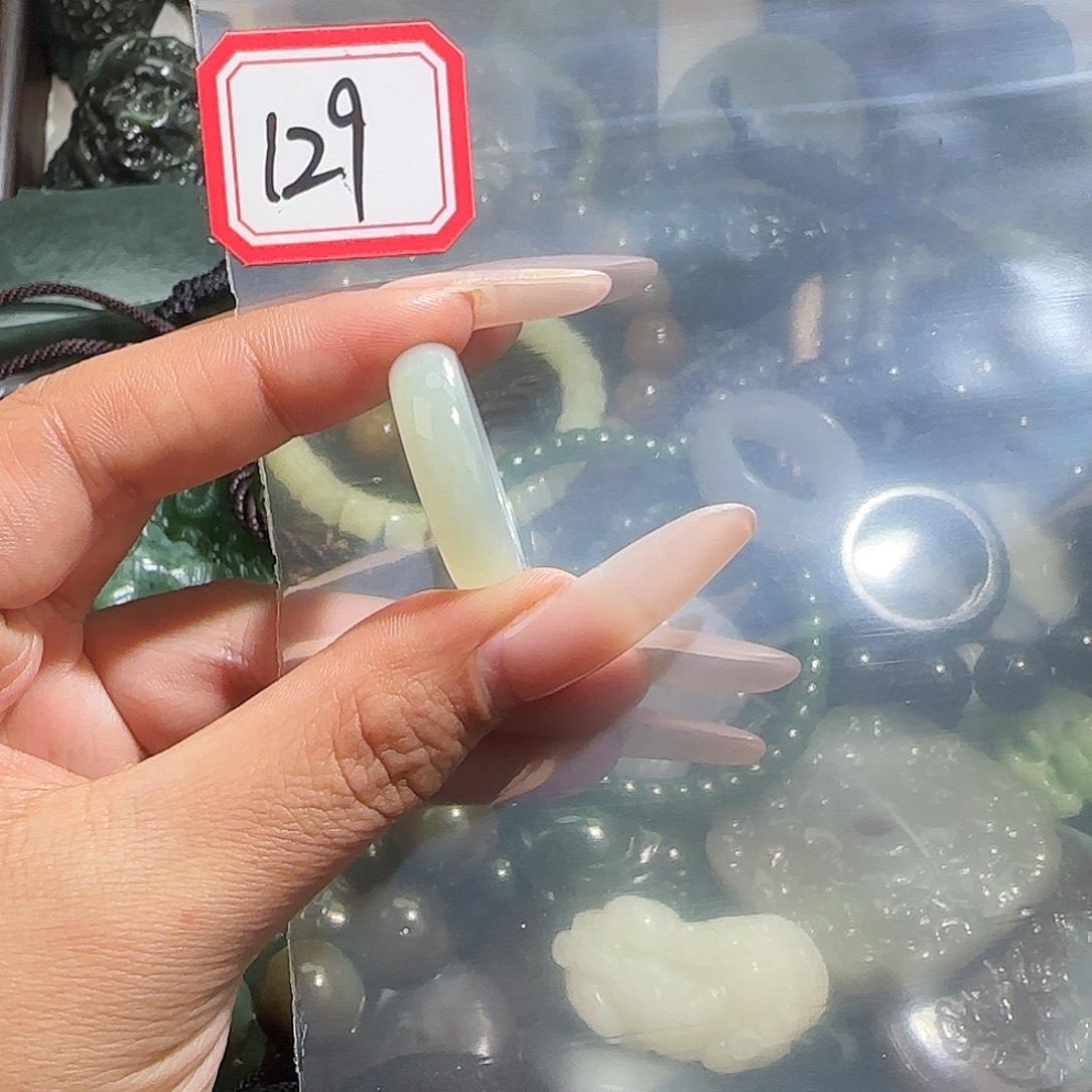 雷***诺和田玉未镶嵌珠宝半成品