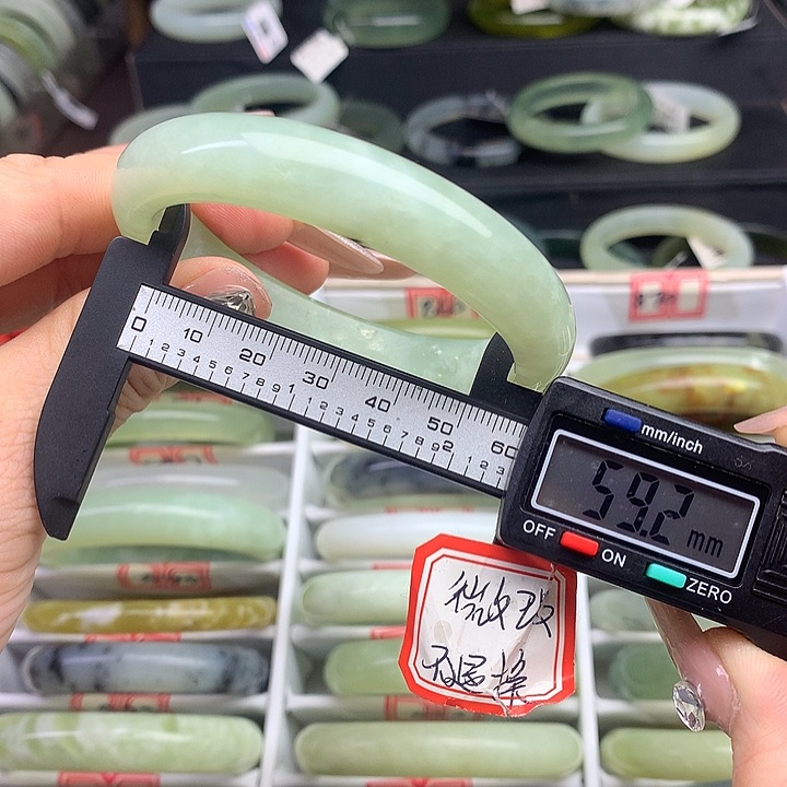 蛇纹石玉手镯未镶嵌872