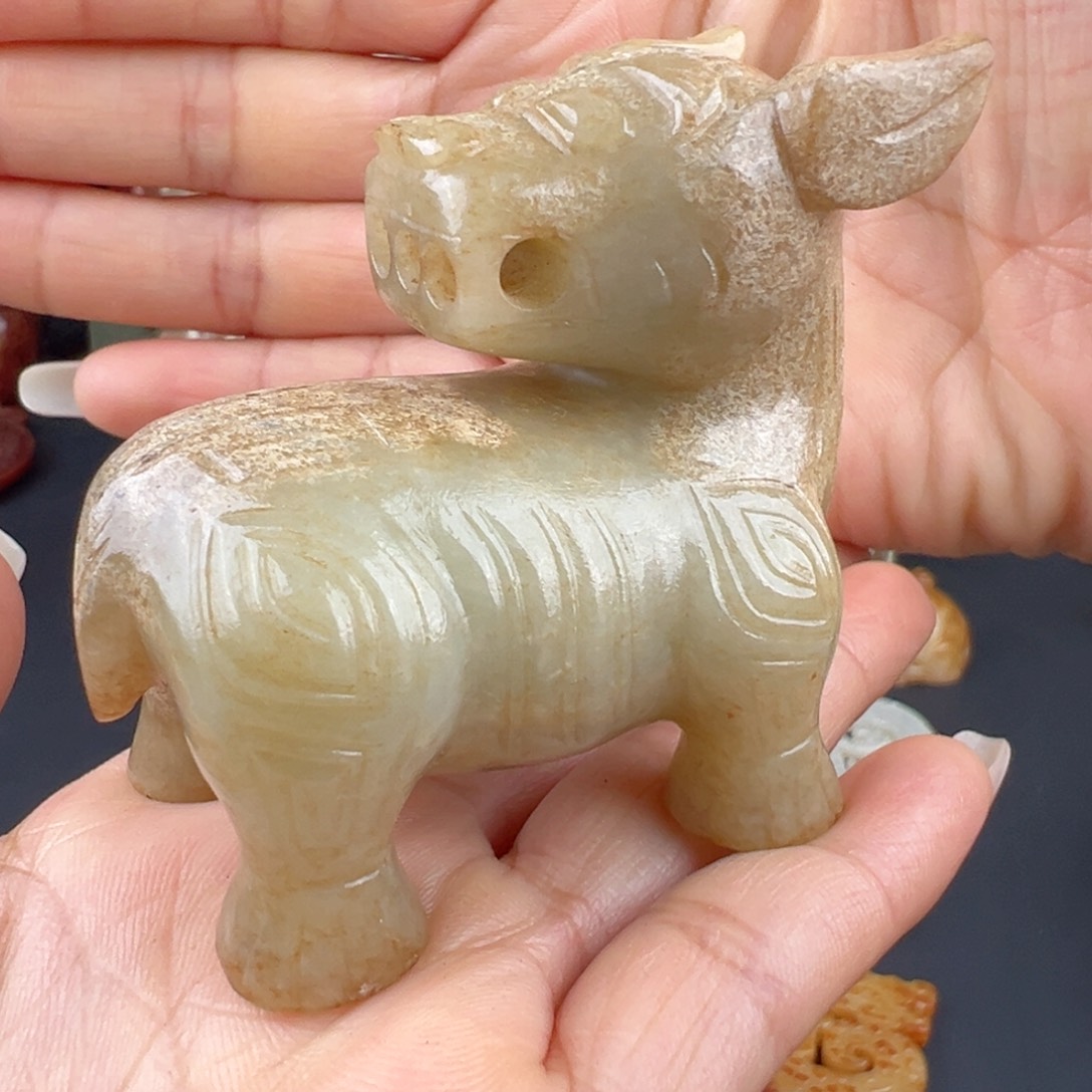 和田玉挂件未镶嵌似**年