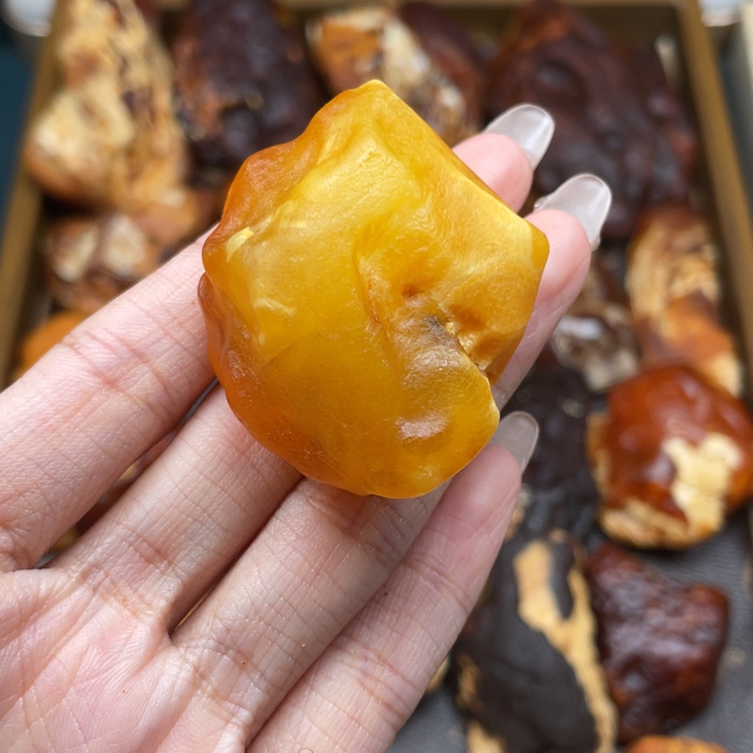 琥珀未镶嵌珠宝奇石