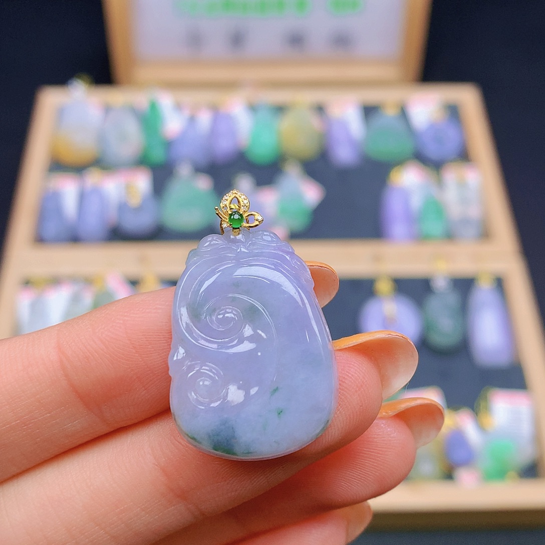 翡翠18K金镶嵌颈饰翡翠