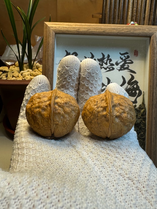 铁核桃把件寿桃元宝