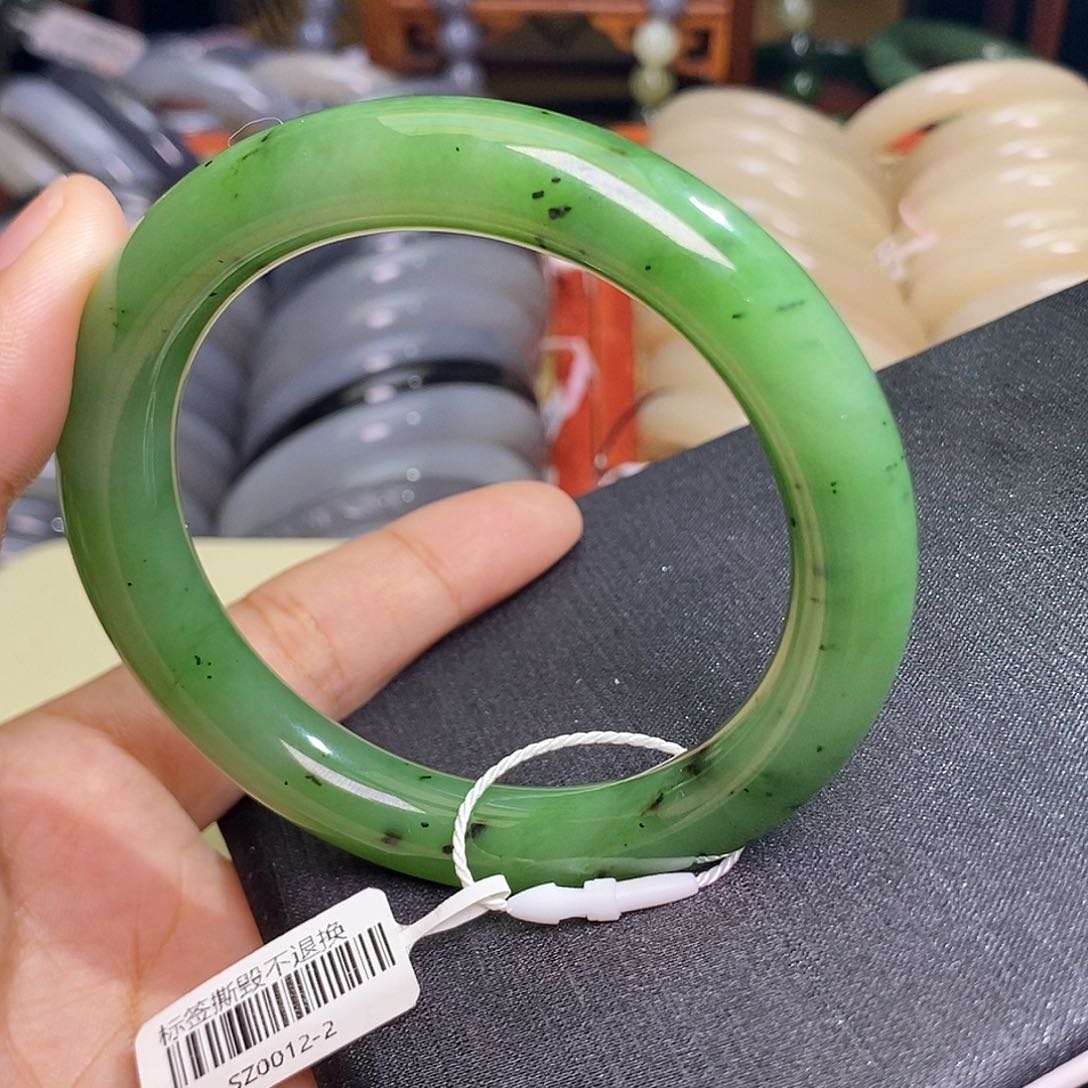 和田玉未镶嵌碧玉乌兰海猕猴桃苹果绿手镯59.5圈