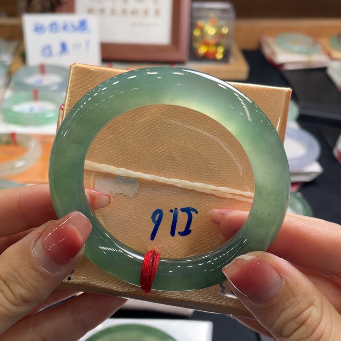 翡翠手镯未镶嵌51.6圆
