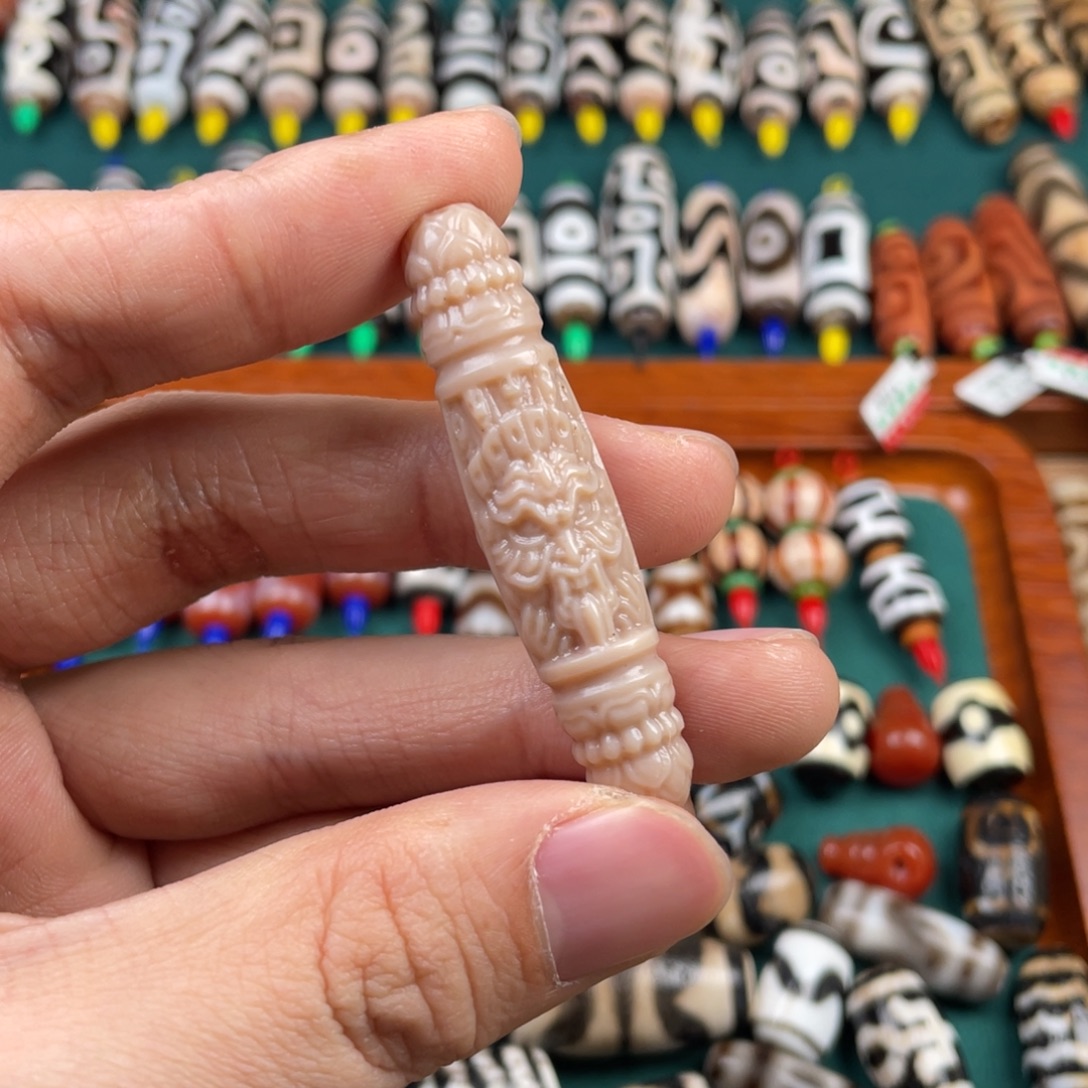 玛瑙/玉髓裸珠精雕52mm