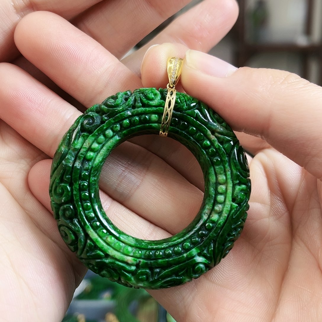 翡翠颈饰18K金镶嵌吊坠