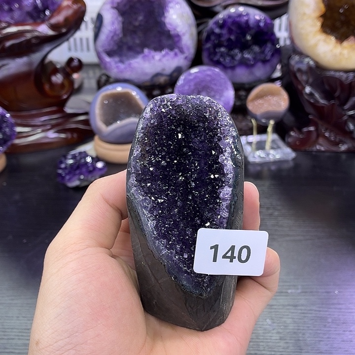 未镶嵌水晶大型摆件（非配饰）