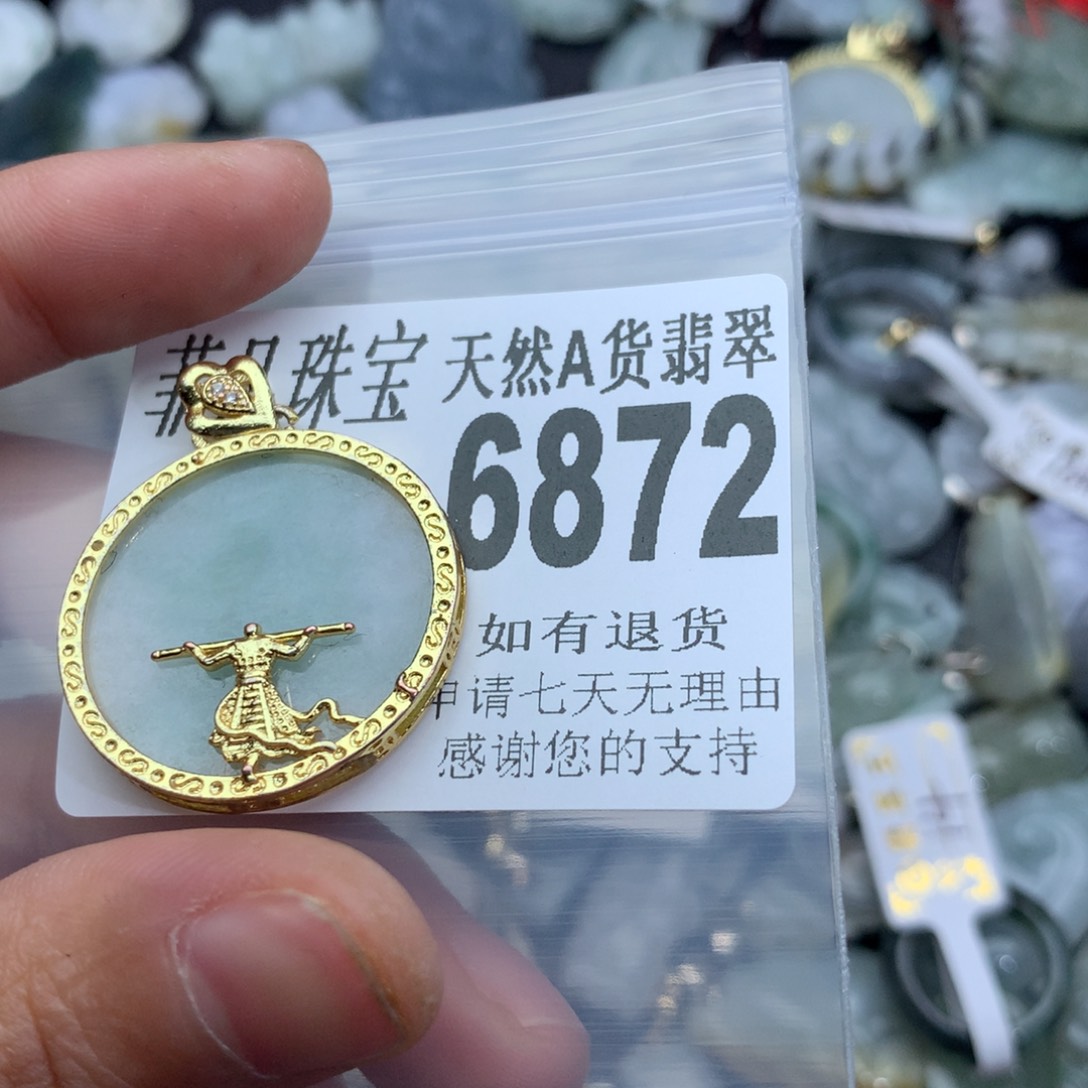 翡翠颈饰未镶嵌6872。