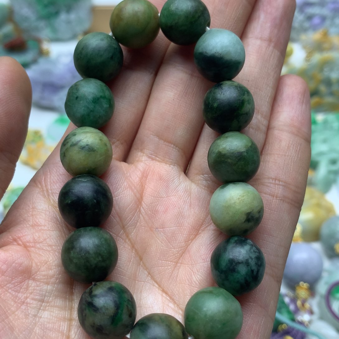 翡翠颈饰未镶嵌翡翠