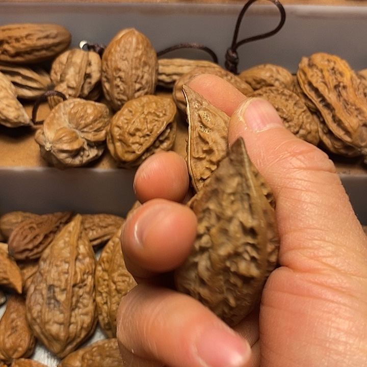 文玩核桃吊坠长条