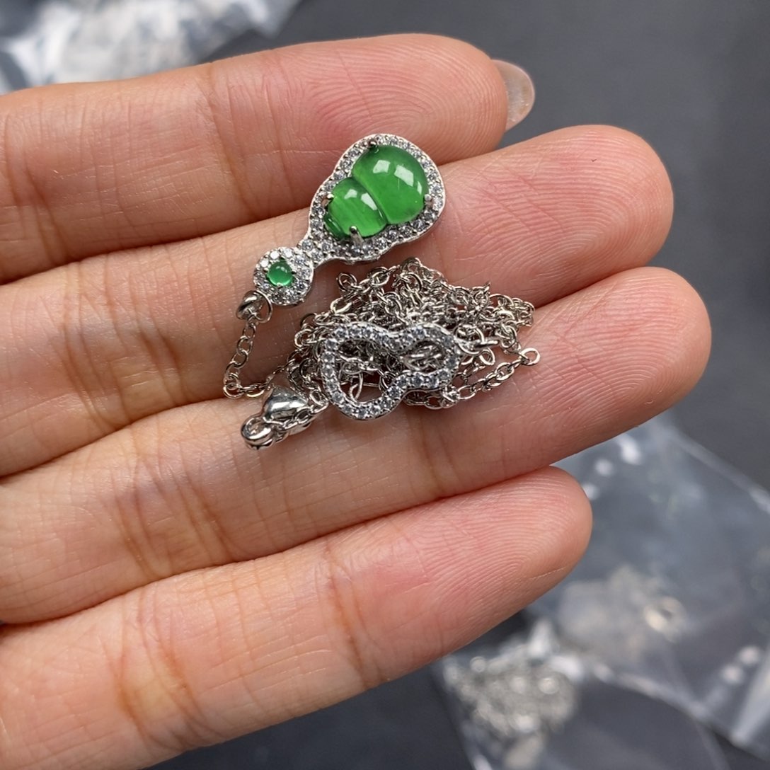 翡翠颈饰未镶嵌翡翠