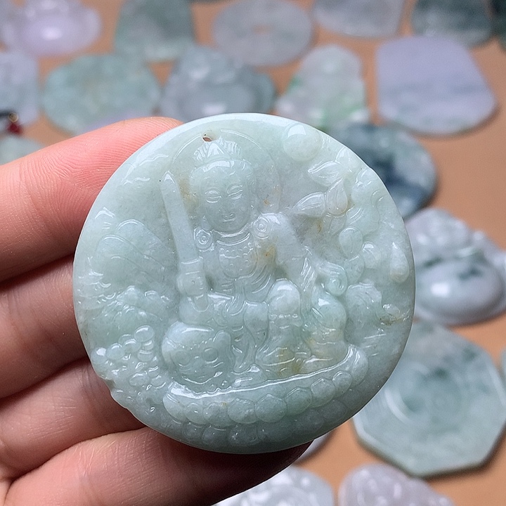 翡翠未镶嵌颈饰文殊