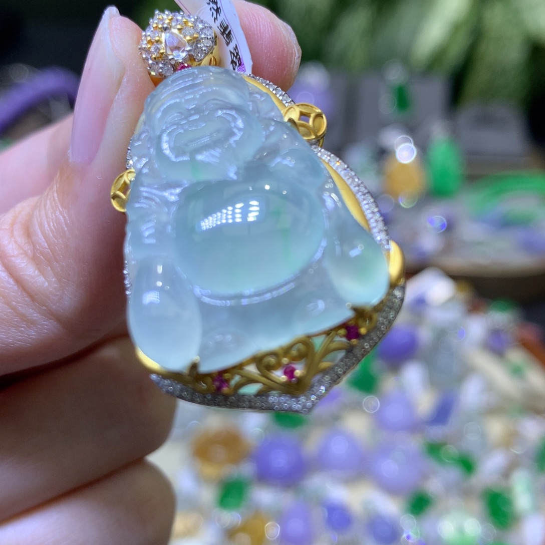 颈饰足金镶嵌翡翠